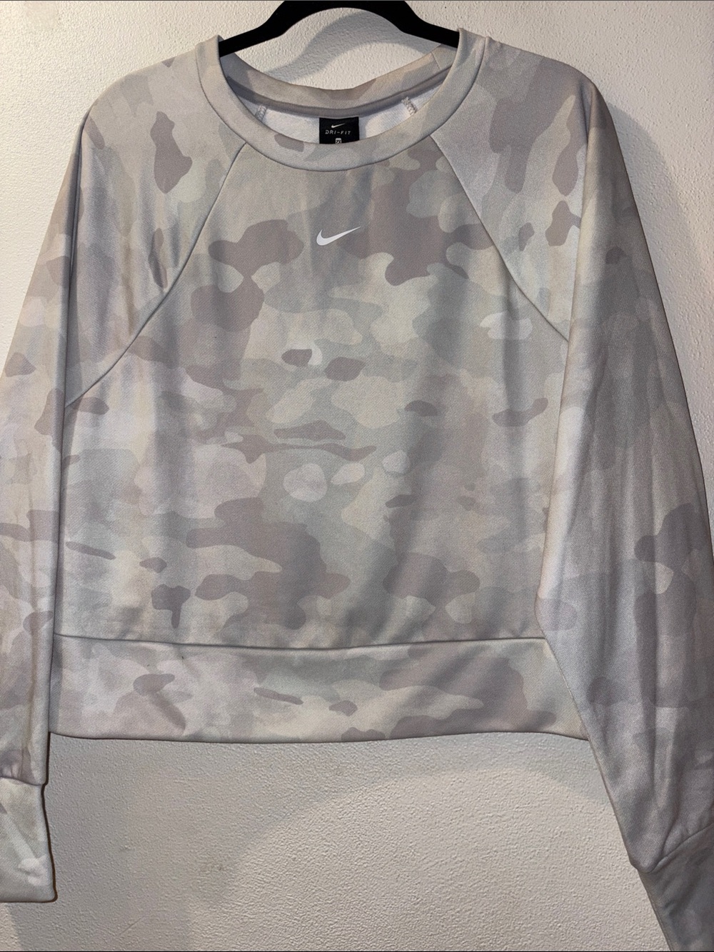 Nike women’s 2X  Light Gray & White Camo Pullover sweatshirt
